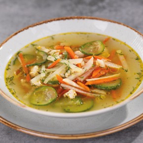 Wiosenna zupa/ świeży ogórek/  kalarepa