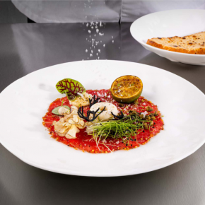 Carpaccio  wołowe tost parmezanowy/ majonez truflowy