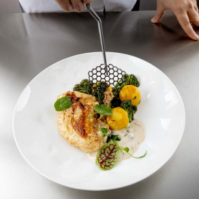 Kurczak supreme/ fondant ziemniaczany/ kremowy sos pieczarkowy 