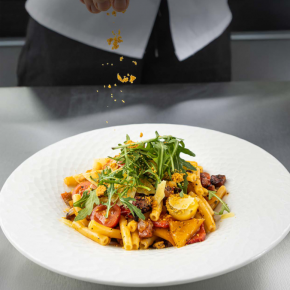 Maccheroni sos paprykowy/ guanciale