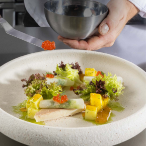 Sałata/ wędzony pstrąg/ kalarepa/ kawior